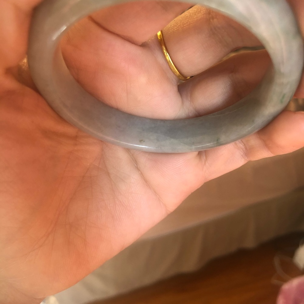 Jade bangle - Picture 11 of 16